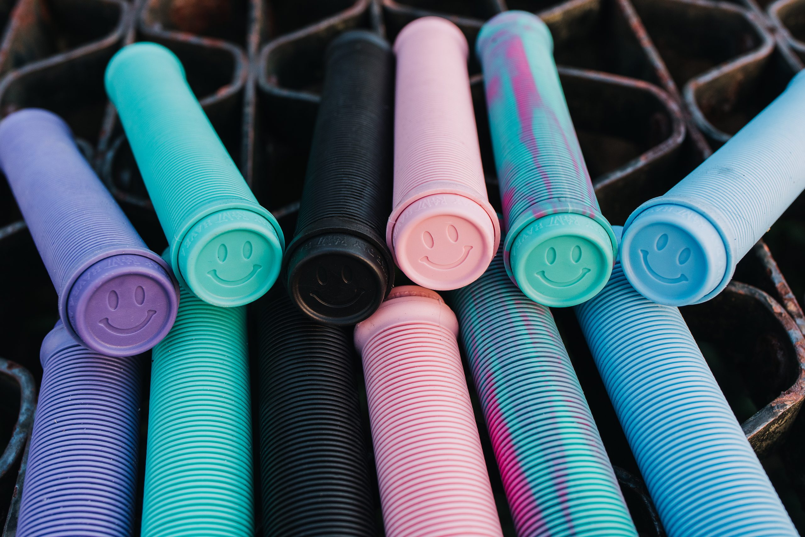 RANT_HABDGrip_AllColors_BarEnd_2_AMI-scaled